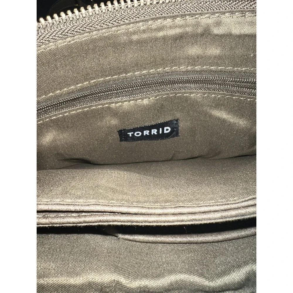 Torrid Olive‎ Green Faux Leather Perforated Crossbody Bag Adjustable Strap - Picture 6 of 8